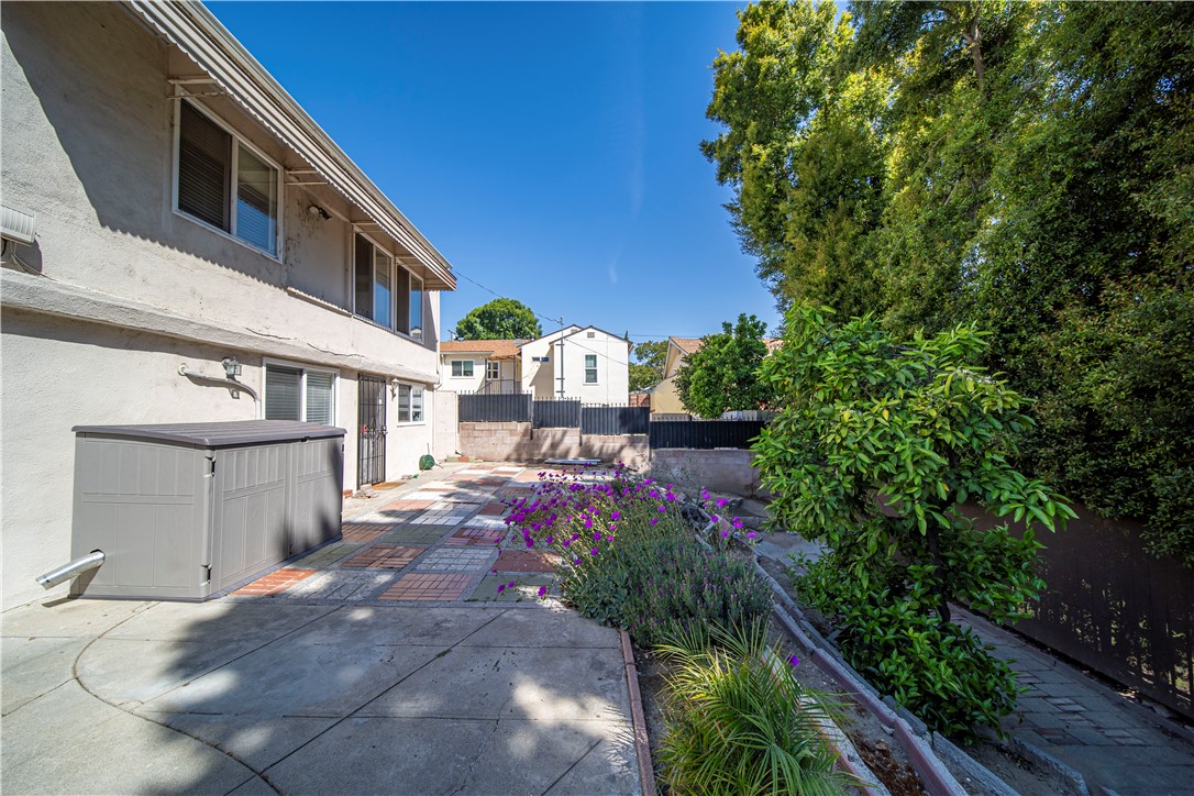 907 E Mountain View Property Photo 43