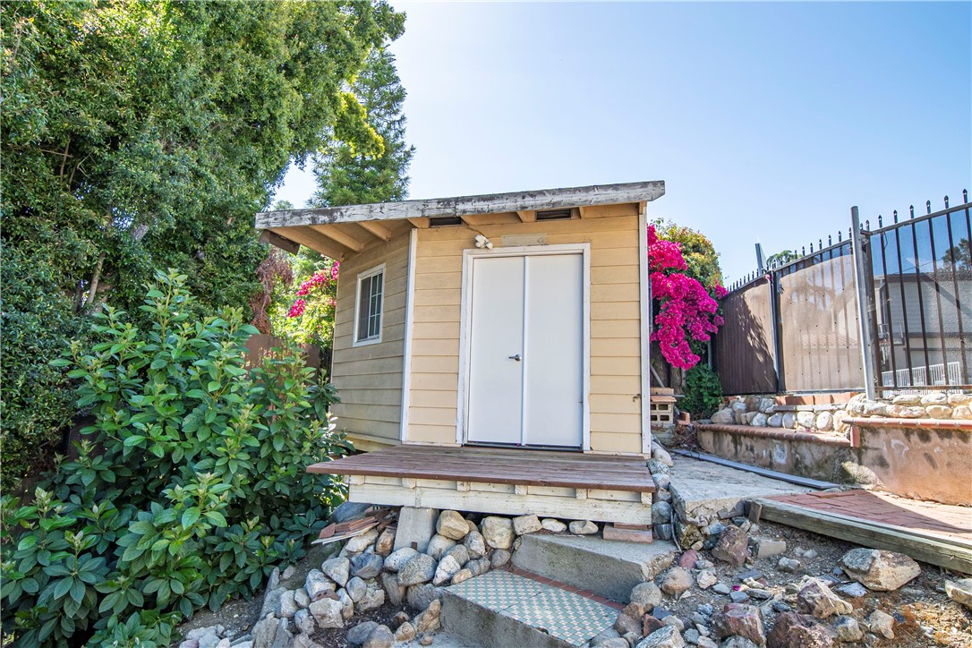907 E Mountain View Property Photo 46