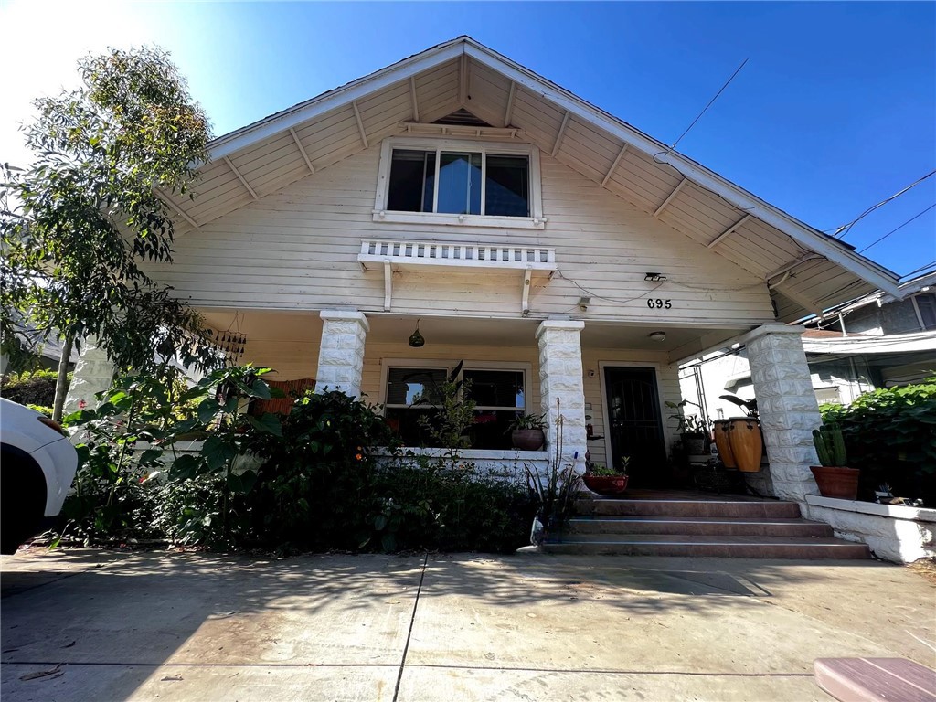693 Santa Barbara Street Property Photo 1
