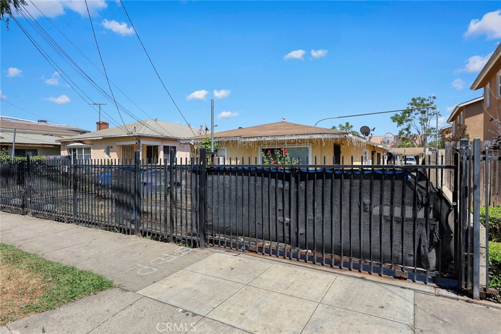 932 S Montebello Boulevard Property Photo 2