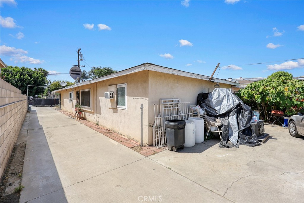 932 S Montebello Boulevard Property Photo 6