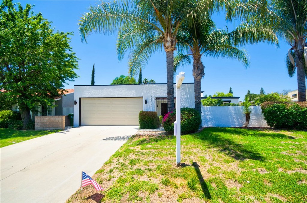 9539 Gladbeck Avenue Property Photo 1