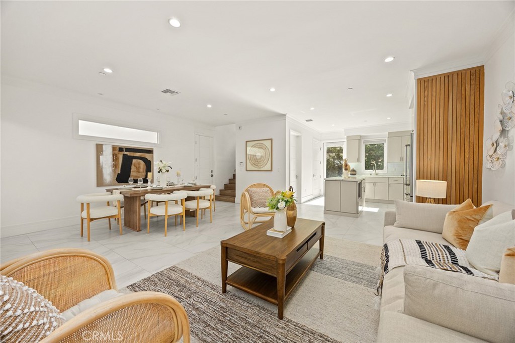 125 California Street B Property Photo 4