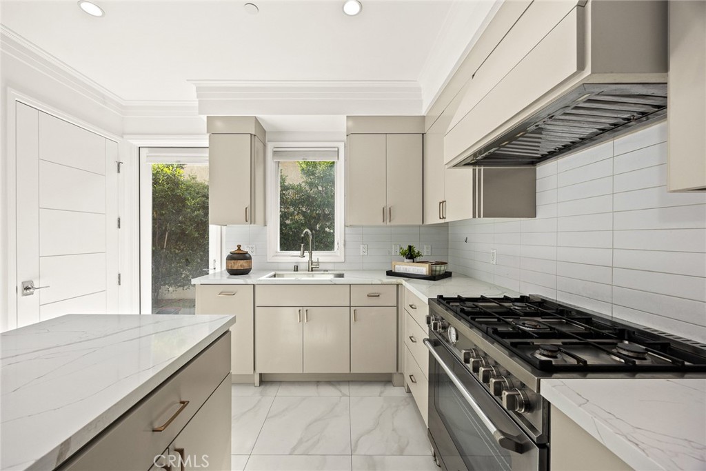 125 California Street B Property Photo 10