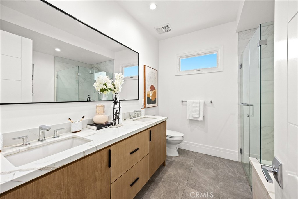 125 California Street B Property Photo 17