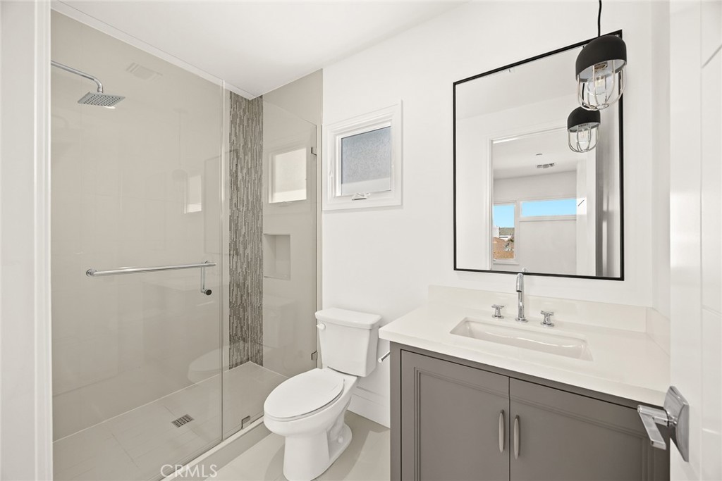 125 California Street B Property Photo 26