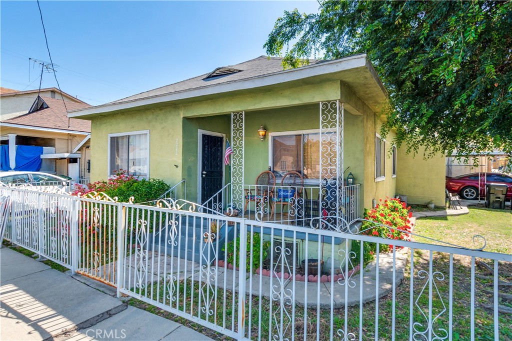 2202 Gates Street Property Photo 1