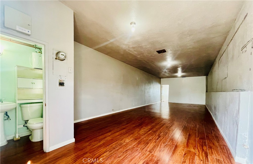 657 669 Glendora Avenue Property Photo 8