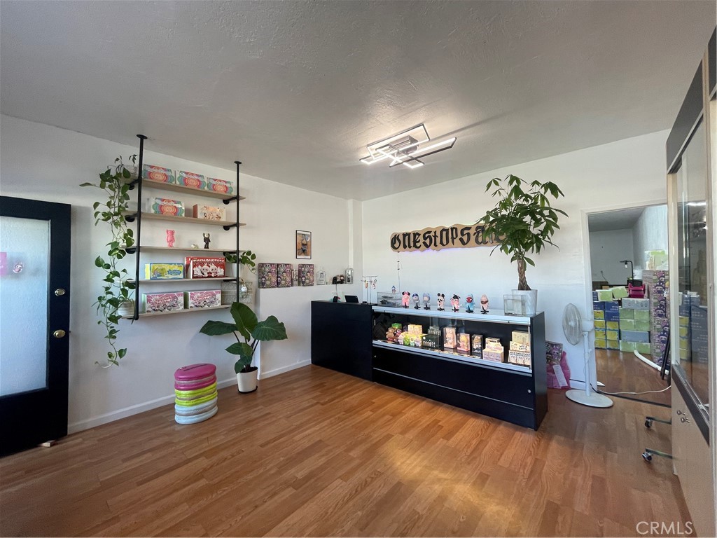 657 669 Glendora Avenue Property Photo 10