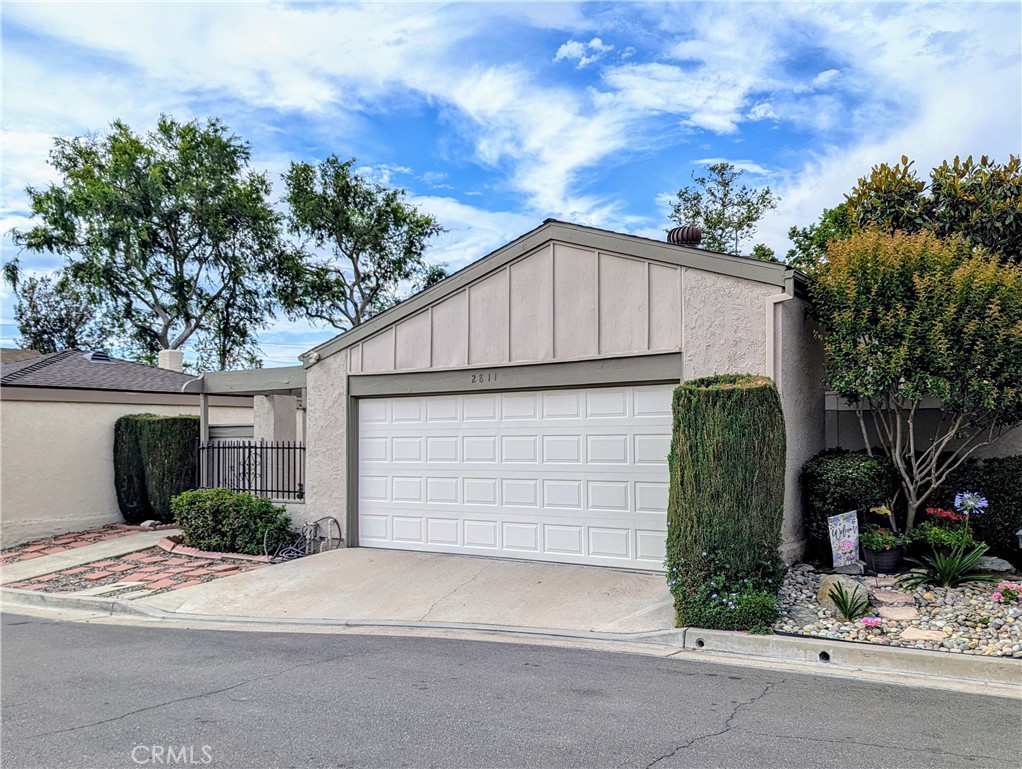 2811 Lancewood Court Property Photo 1