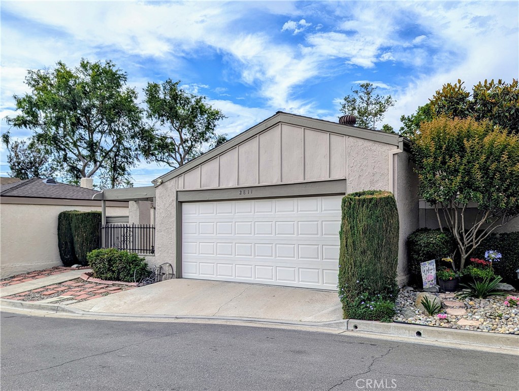 2811 Lancewood Court Property Photo 1