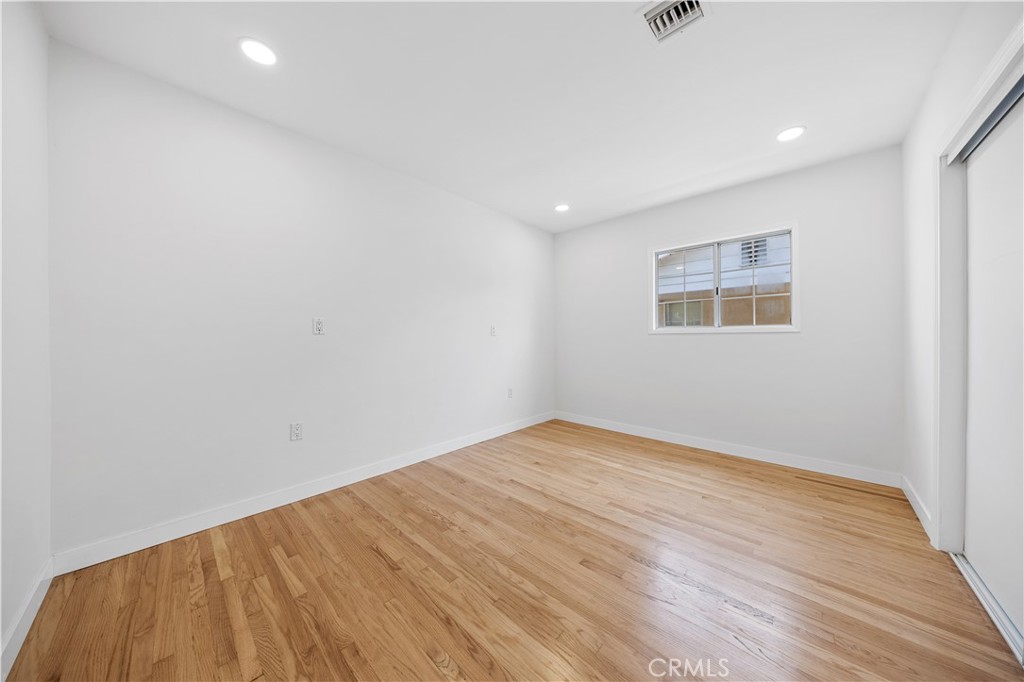 5030 Kauffman Avenue Property Photo 22