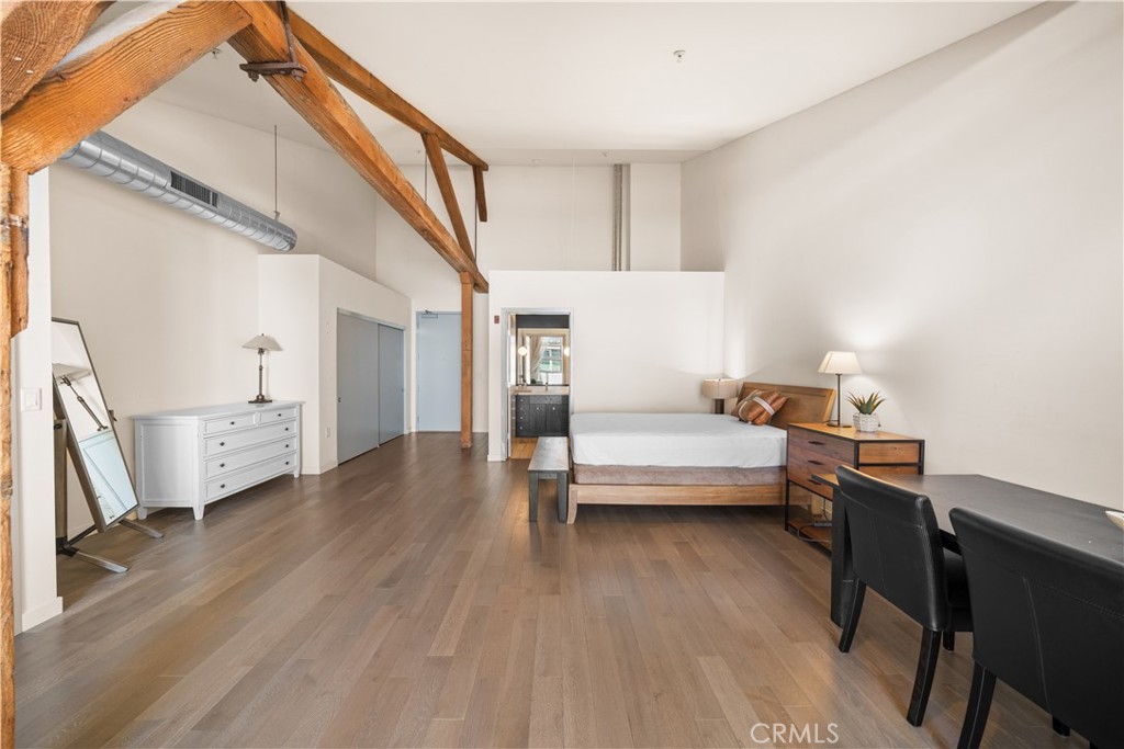 527 Molino Street 213 Property Photo 6