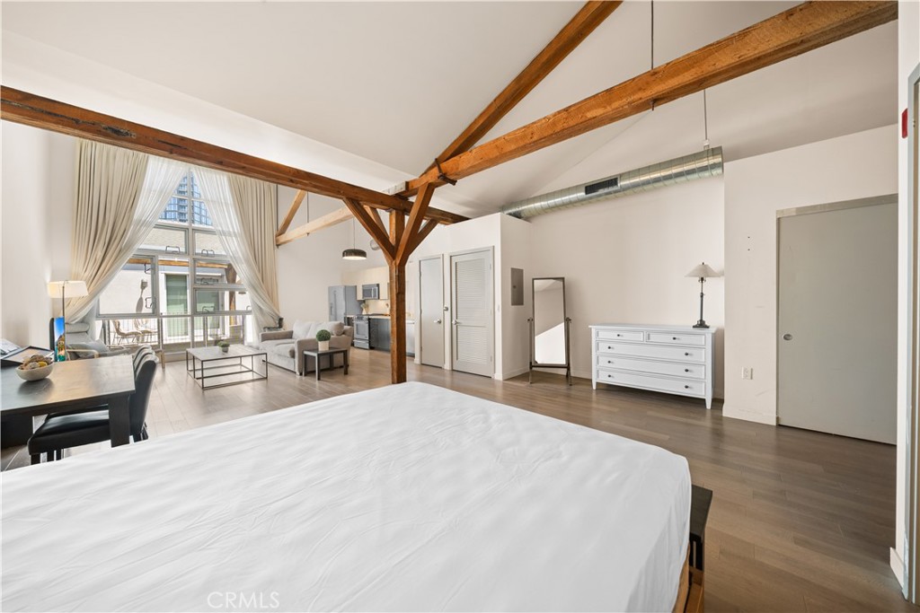 527 Molino Street 213 Property Photo 10