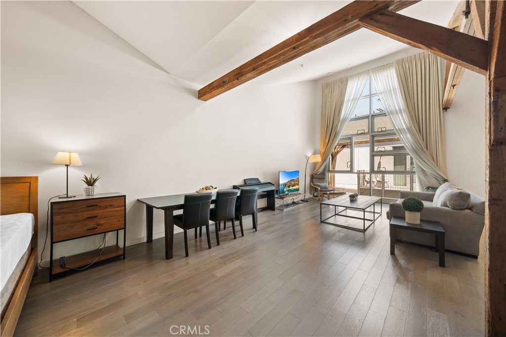 527 Molino Street 213 Property Photo 11