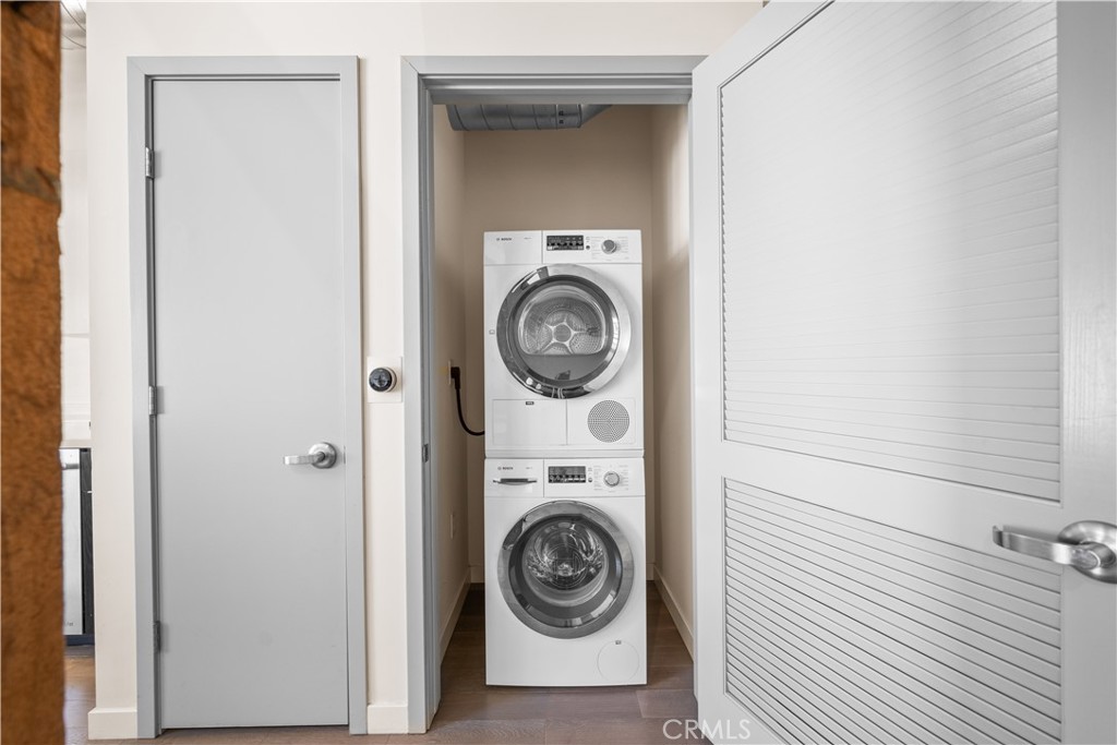 527 Molino Street 213 Property Photo 17
