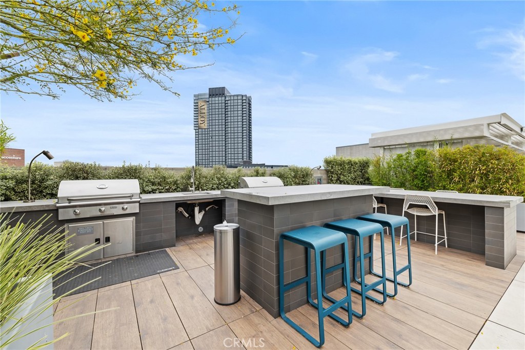 527 Molino Street 213 Property Photo 18