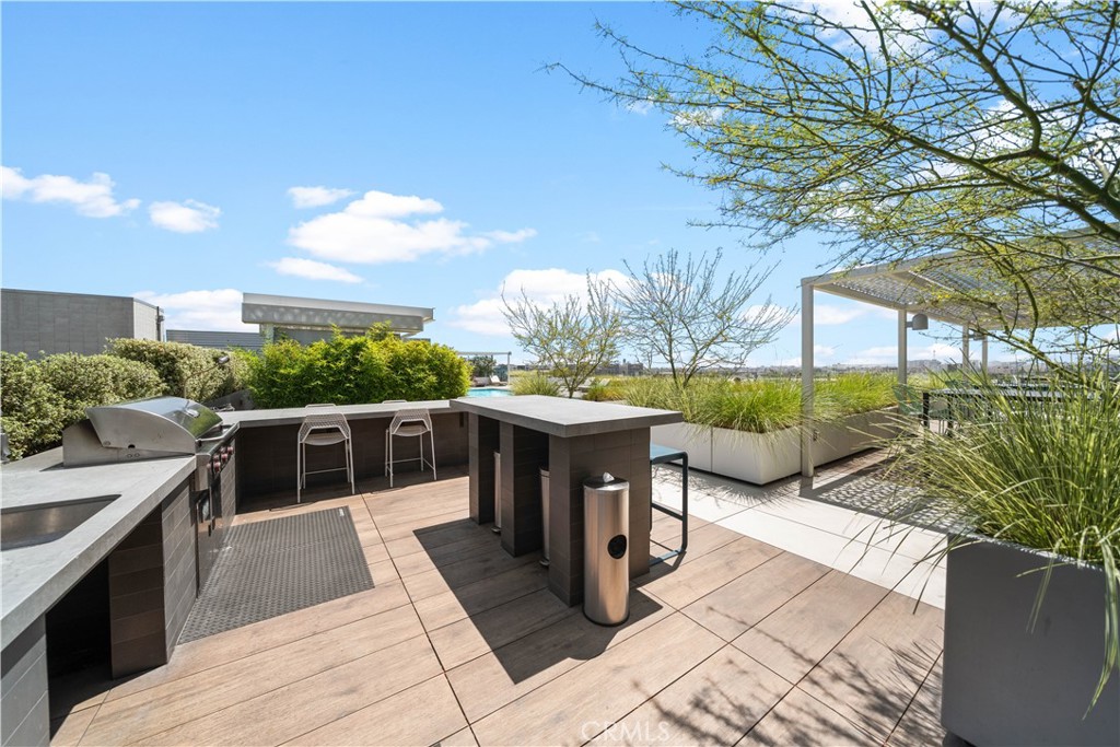 527 Molino Street 213 Property Photo 19