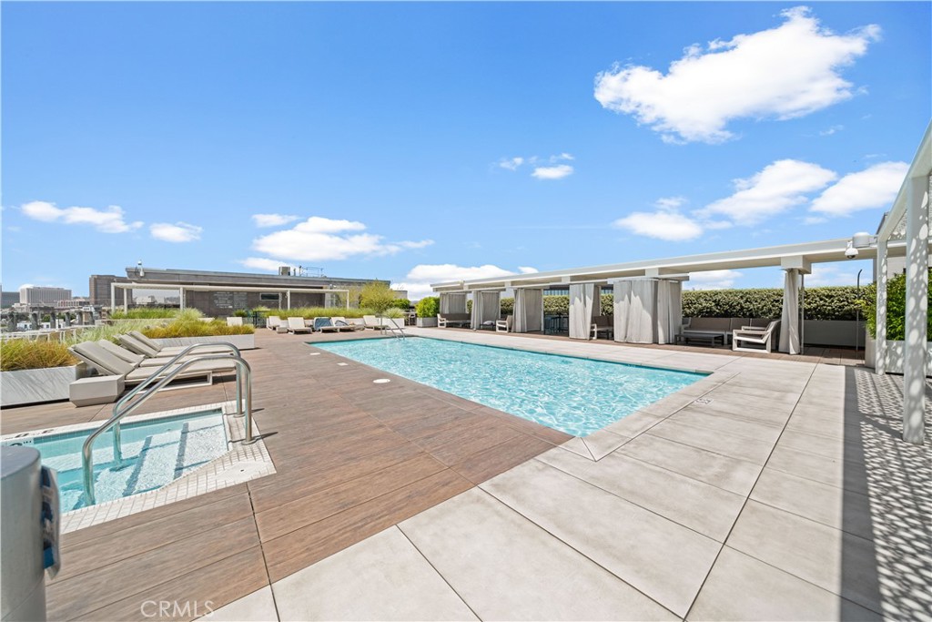 527 Molino Street 213 Property Photo 24