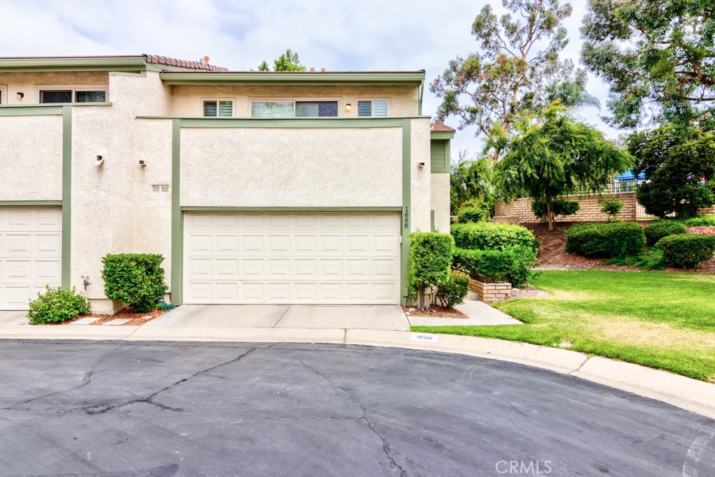 1666 Albany Court Property Photo 1