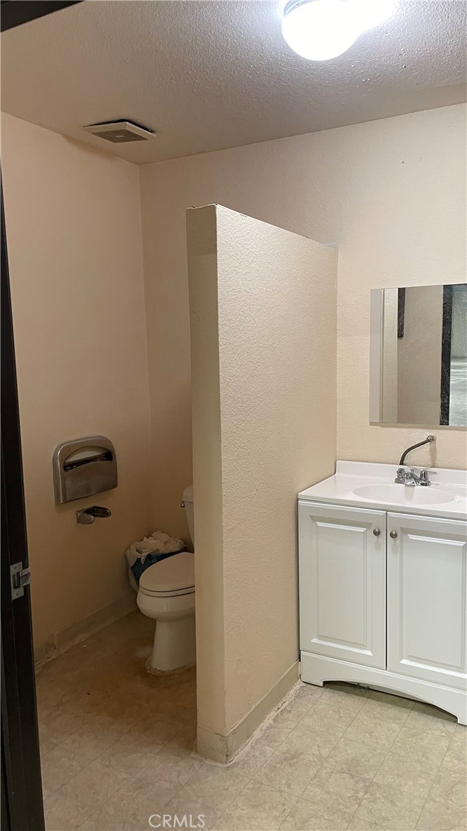 2205 Loma Avenue Property Photo 9