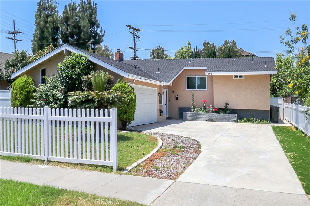 1011 N Whittier Property Photo 1