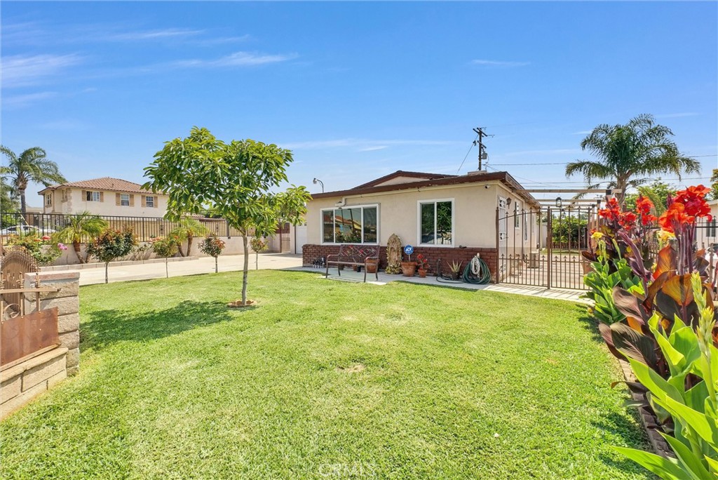 155 N Acacia Avenue Property Photo 4