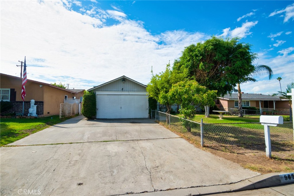 962 East Citrus Edge Street Property Photo 2