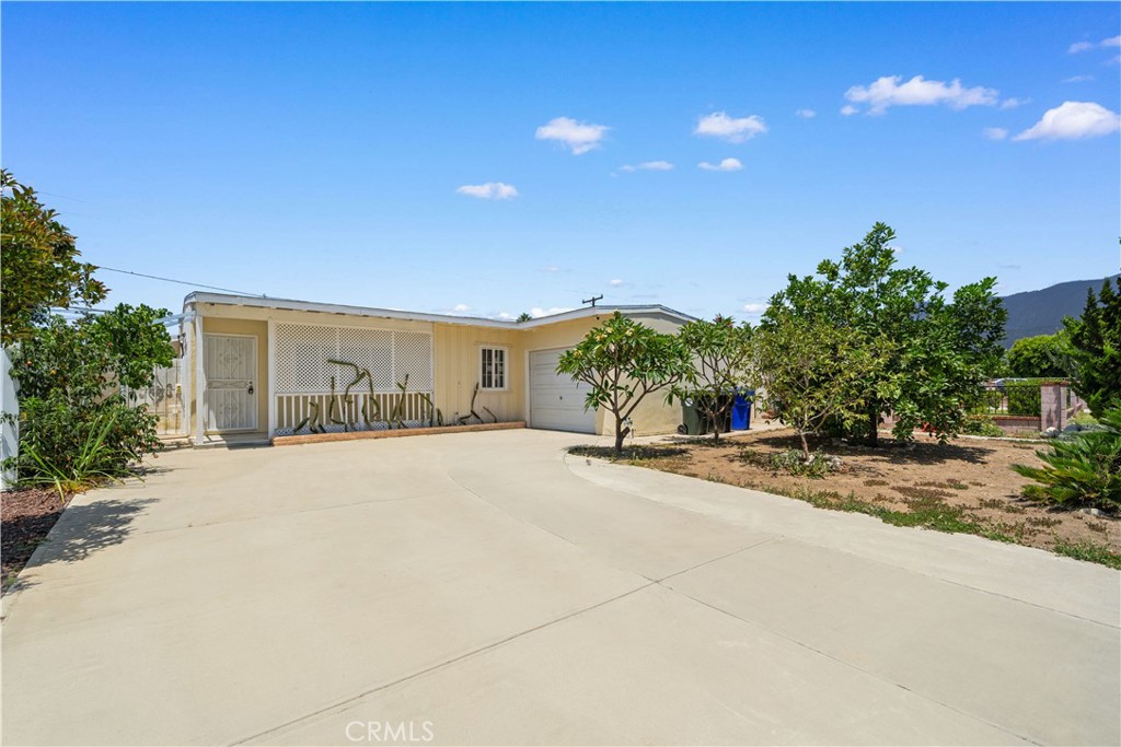 2047 Delford Avenue Property Photo 1