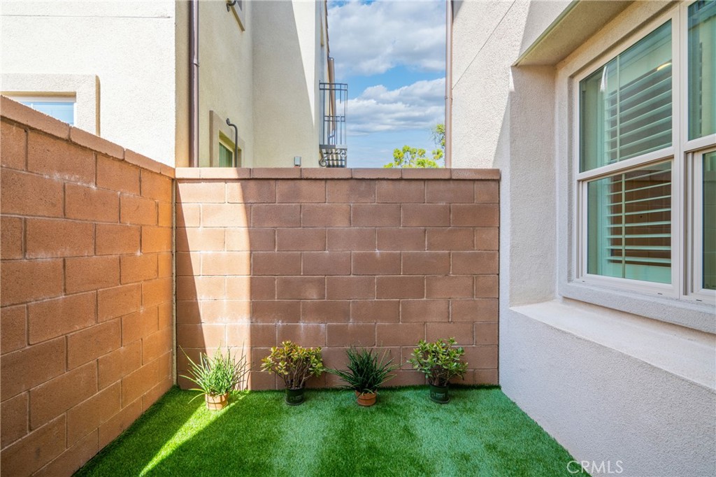 133 Hemisphere Property Photo 46