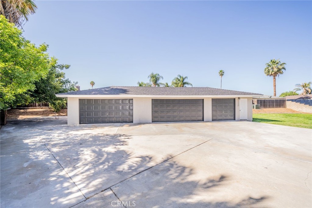 40911 Lela May Avenue Property Photo 3
