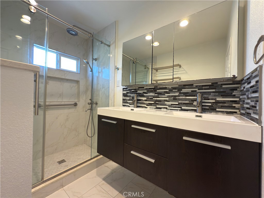 2528 Whitney Drive Property Photo 17