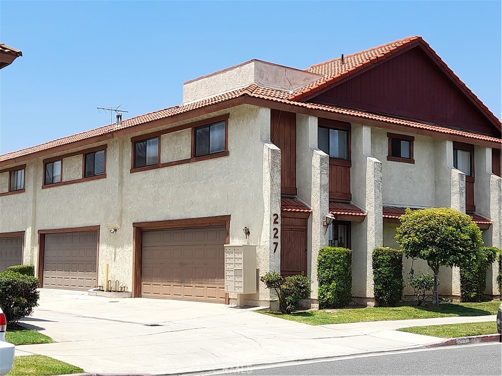 227 S Ynez Avenue B Property Photo 1