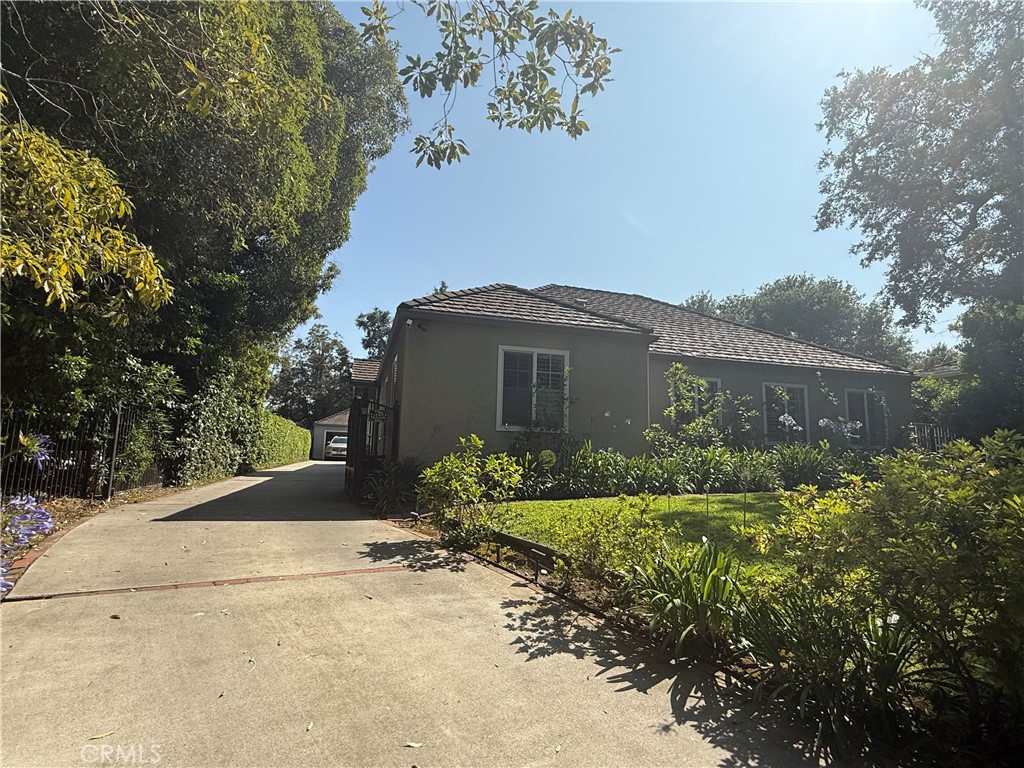 2185 Ashbourne Drive Property Photo 1