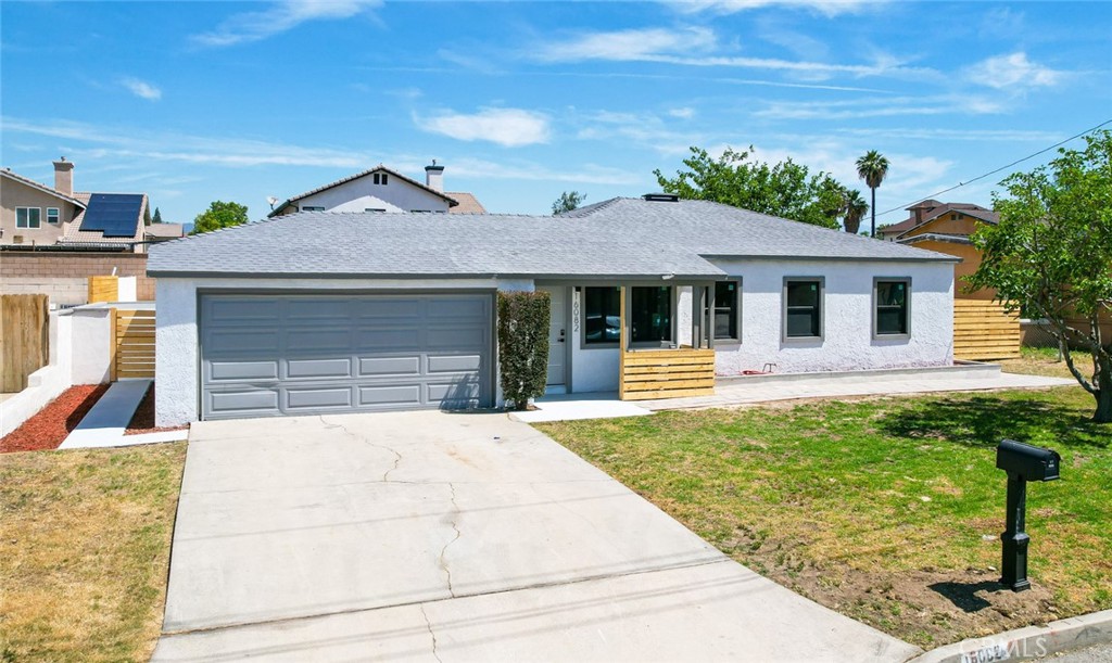 16082 Athol Street Property Photo 2