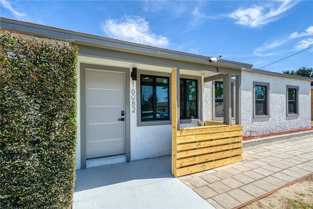 16082 Athol Street Property Photo 3