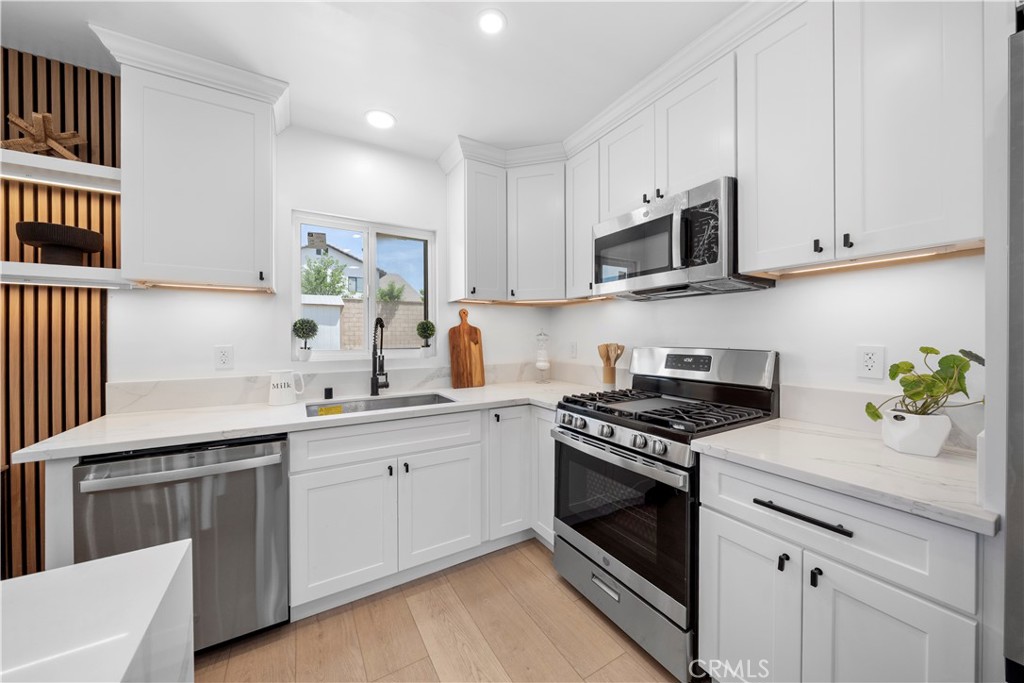 16082 Athol Street Property Photo 5