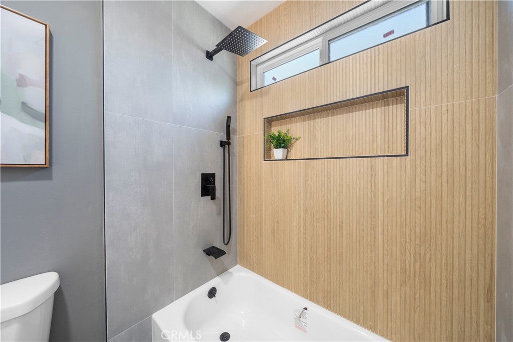 16082 Athol Street Property Photo 19