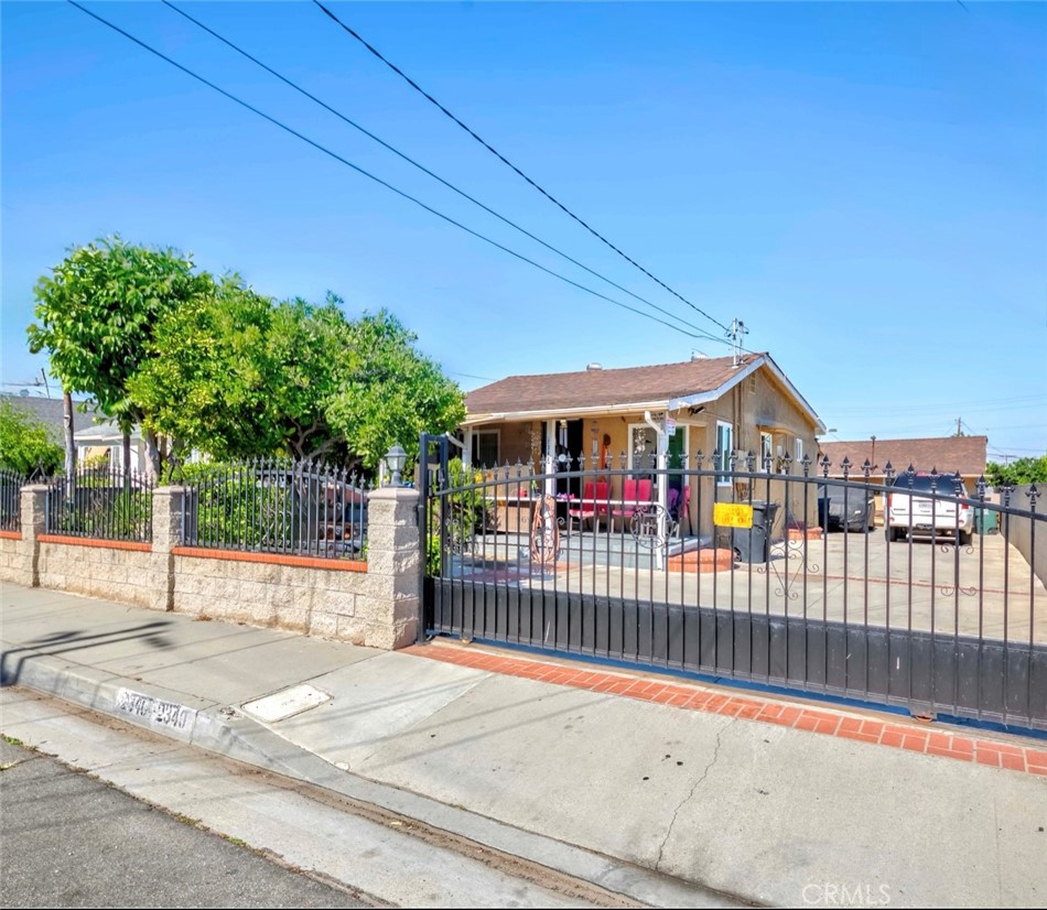 2340 Pine Street Property Photo 1