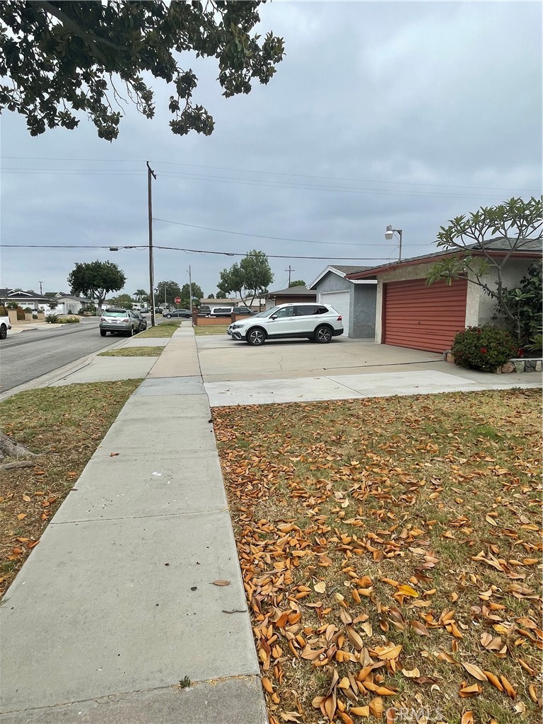 5809 Los Alamos Street Property Photo 2