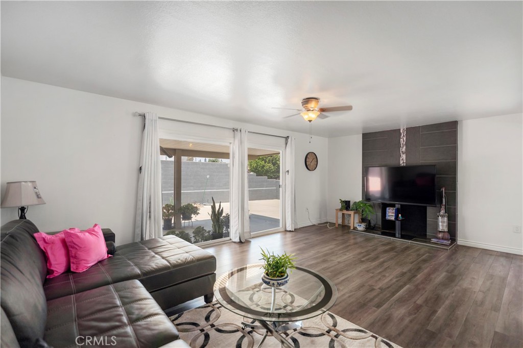 1322 W 6th Street Property Photo 6