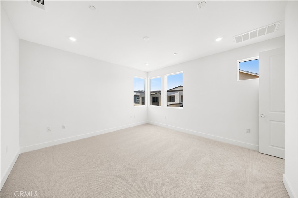 470 Lobata Property Photo 9
