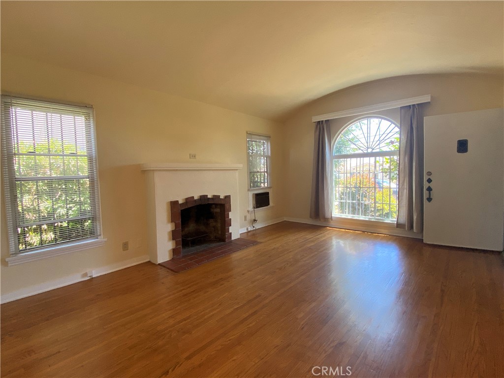 1801 W Commonwealth Avenue Property Photo 2