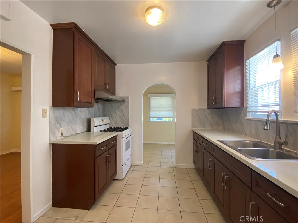 1801 W Commonwealth Avenue Property Photo 4