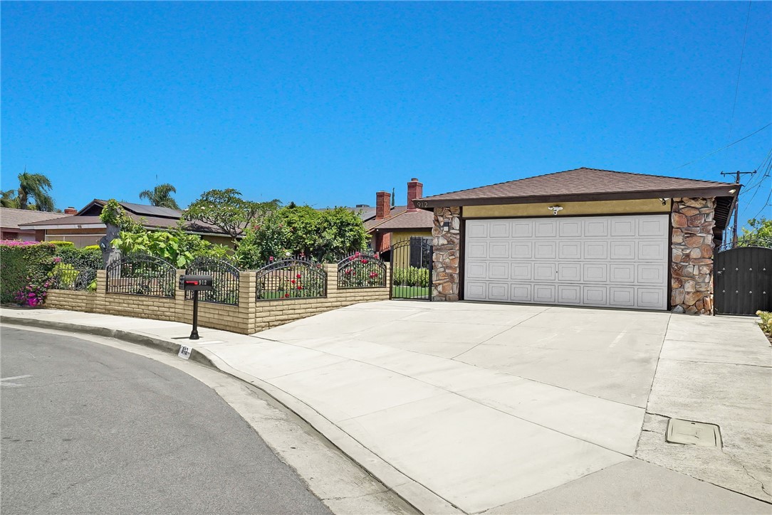 912 Jacmar Drive Property Photo 1