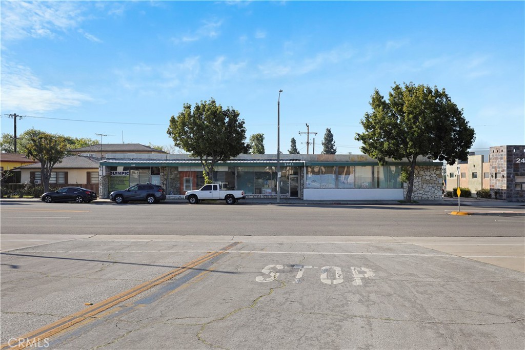 2435 W Beverly Boulevard Property Photo 2