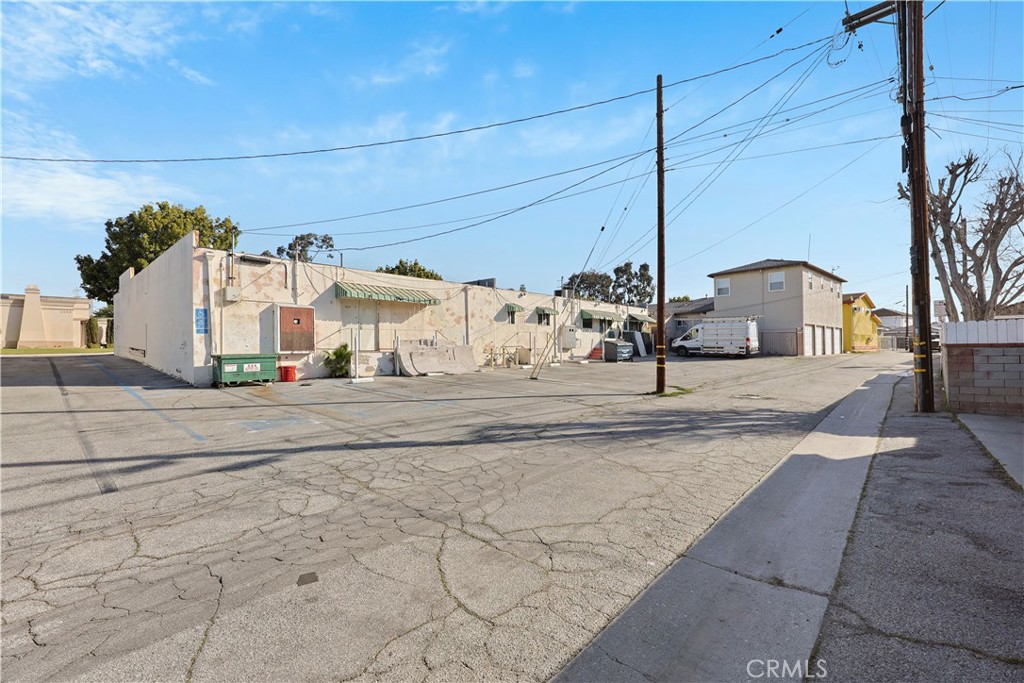 2435 W Beverly Boulevard Property Photo 3