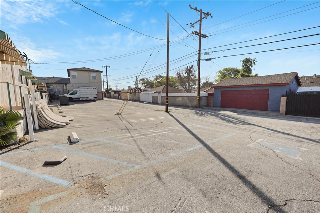 2435 W Beverly Boulevard Property Photo 4
