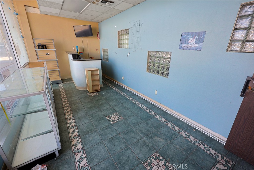2435 W Beverly Boulevard Property Photo 6