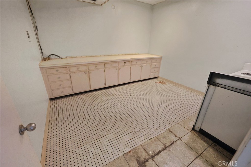 2435 W Beverly Boulevard Property Photo 9